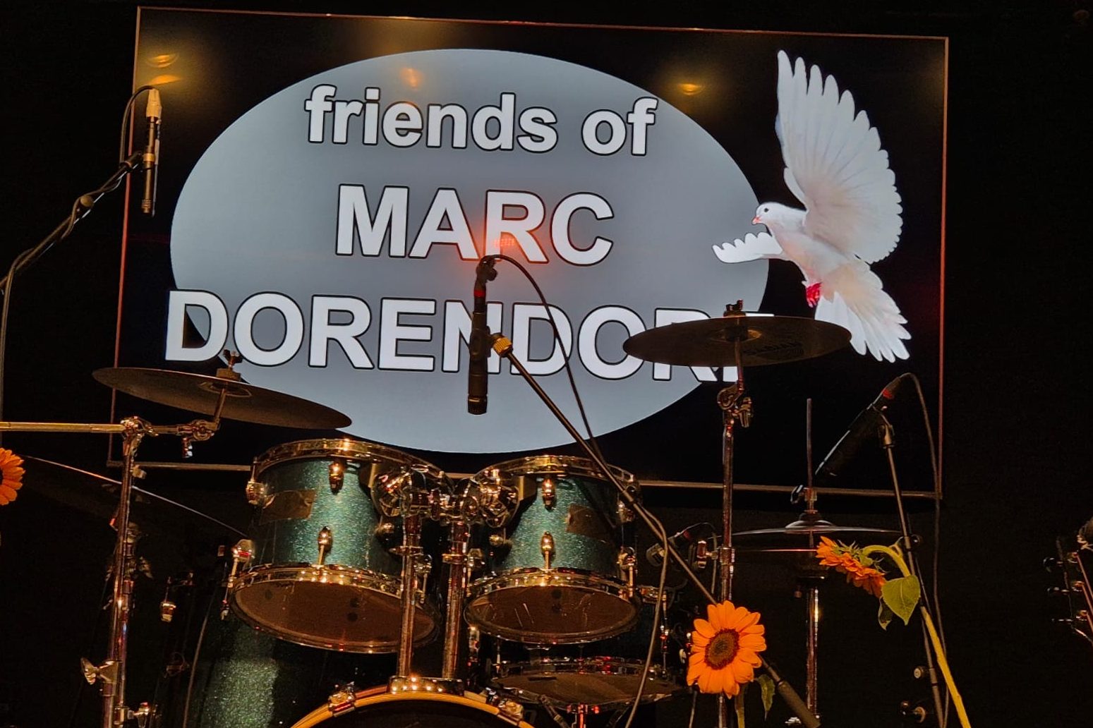 Wir pflegen die der Musik unseres verstorbenen Bandleaders Marc Dorendorf und entwickeln sie weiter. Die ehemalige Marc Dorendorf Band aus München