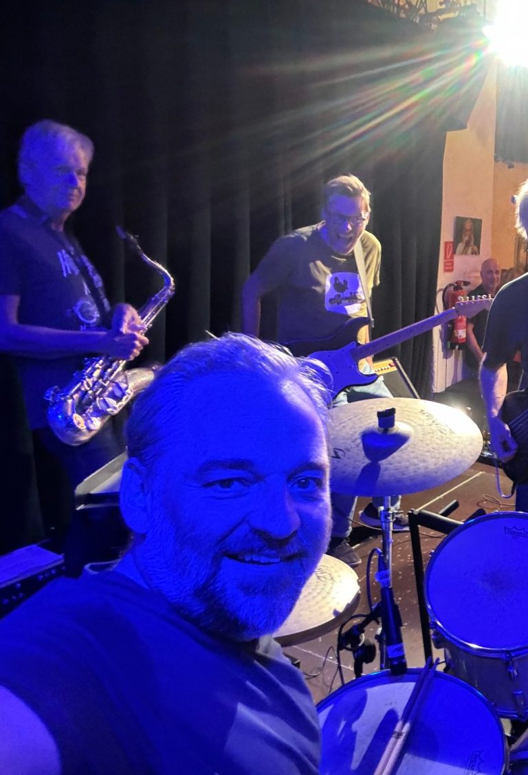 Unser Schlagzeuger Dirk Sgodzay, unser Gitrarist und Sänger Marcus Roth, unser Rainer Blencke am Sxophon und Gesang (ab und zu dabei) MD Band - Dirk Sgodzay, Rainer Blencke, Marcus Roth